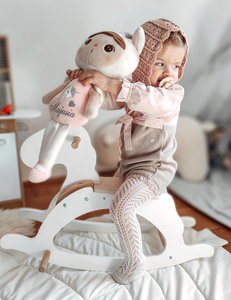 Cavalo de balanço de madeira - branco - a partir dos 12 meses