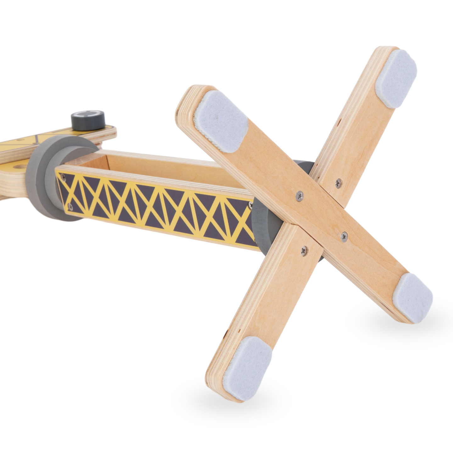 Canteiro de obras de madeira com grande guindaste móvel e veículos, guindaste de torre