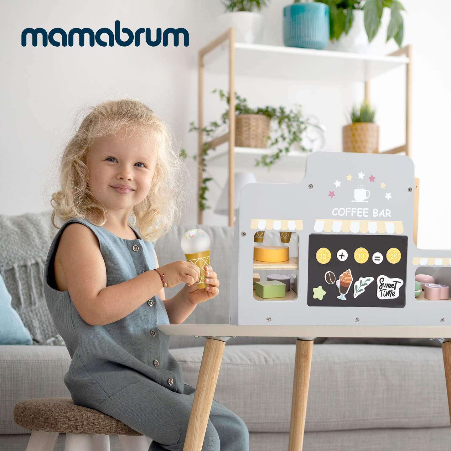 Uma grande gelataria de madeira com quadro magnético, máquina de café e conjunto de gelados e sobremesas - mais de 70 peças!