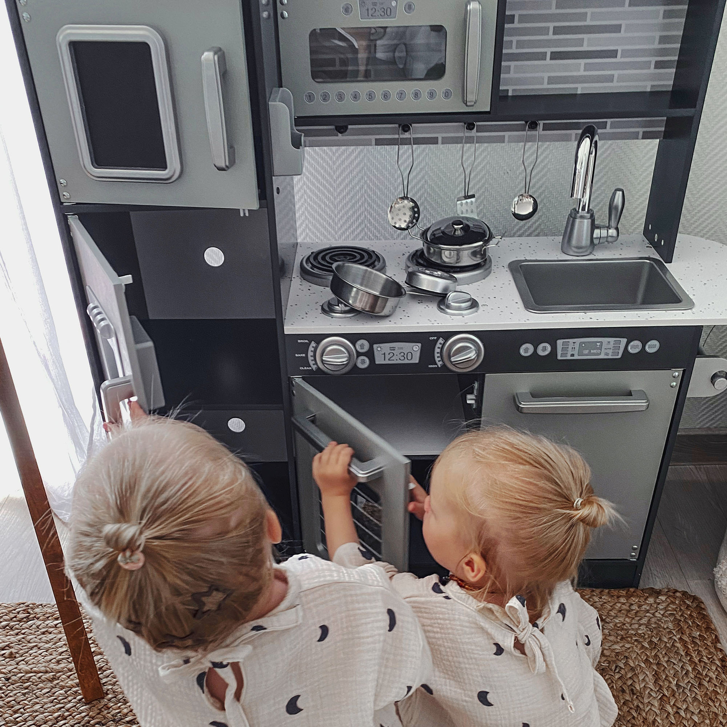Cozinha XXL em madeira com iluminação LED, avental e acessórios