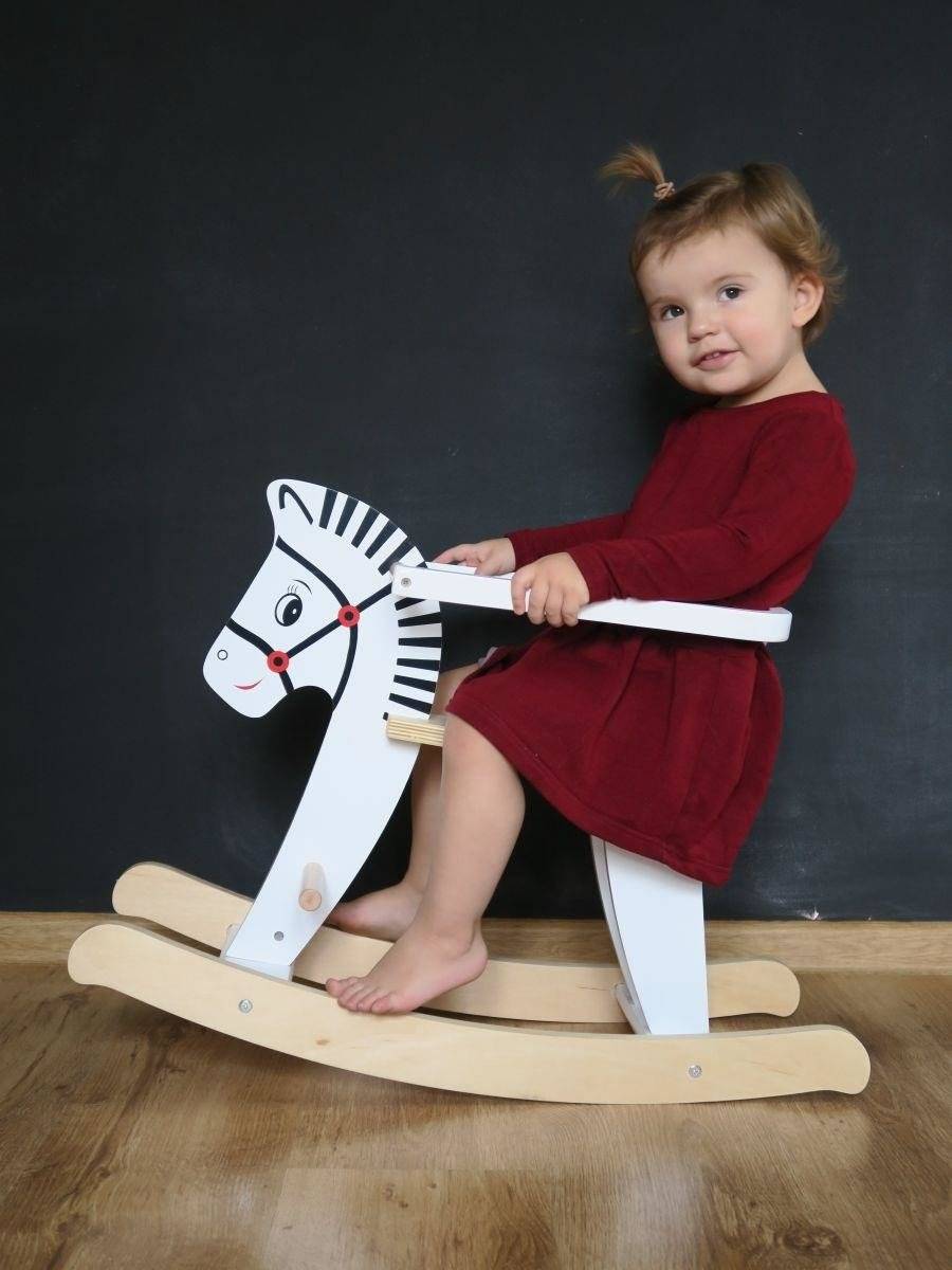 Cavalinho de balanço de madeira com grades K11
