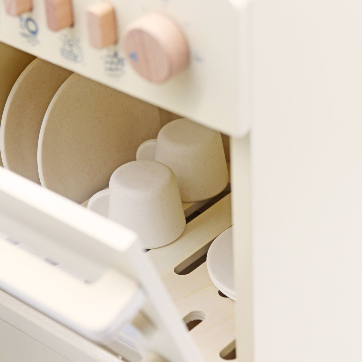 Máquina de lavar louça de madeira com acessórios