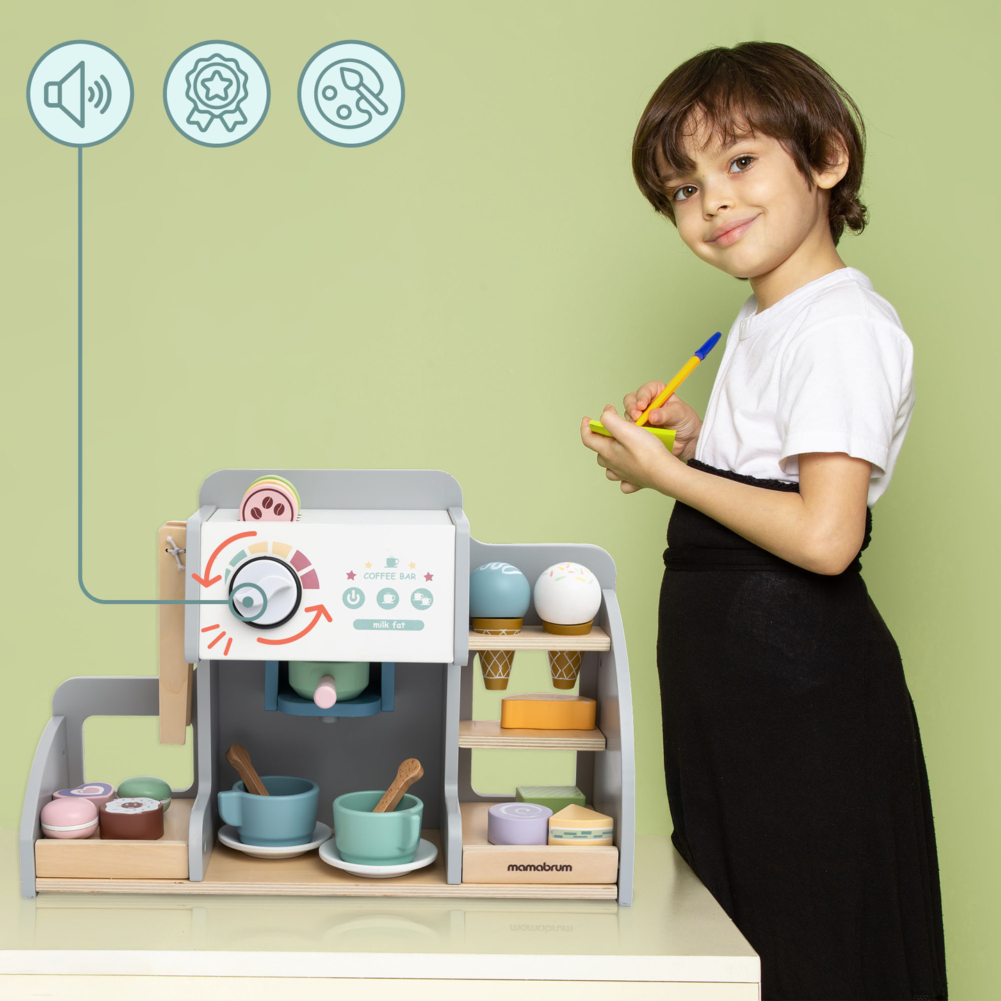 Uma grande gelataria de madeira com quadro magnético, máquina de café e conjunto de gelados e sobremesas - mais de 70 peças!