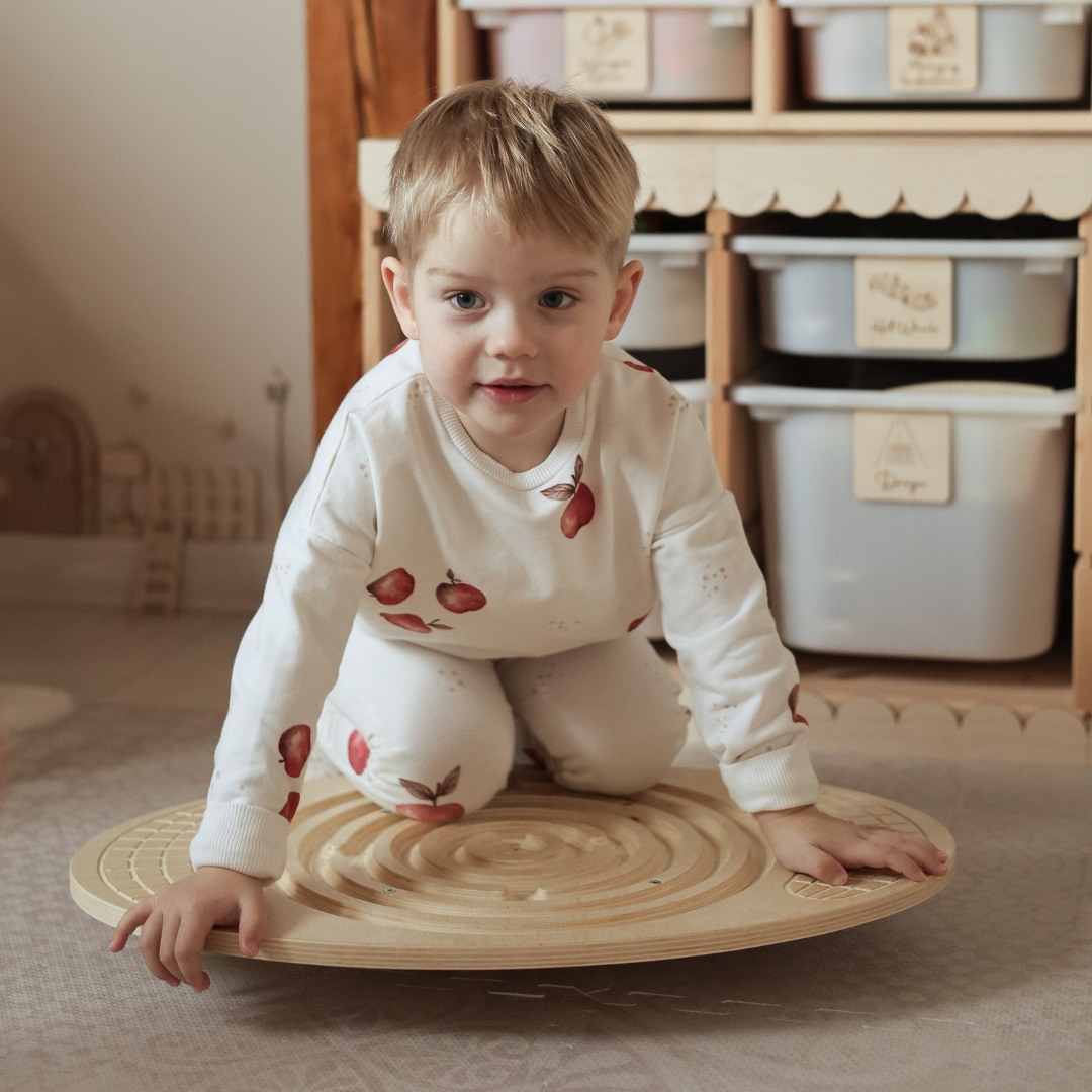 Prancha de equilíbrio de madeira com labirinto e bolas - um balancim