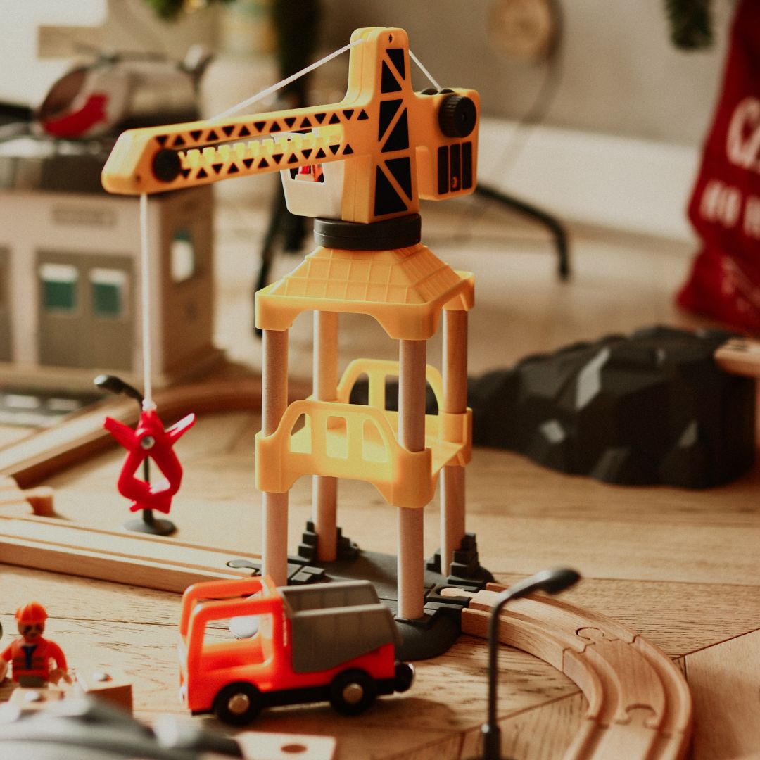 Ferrovia de madeira, trem movido a bateria - Cidade: trilhos, carros, ponte, aeroporto