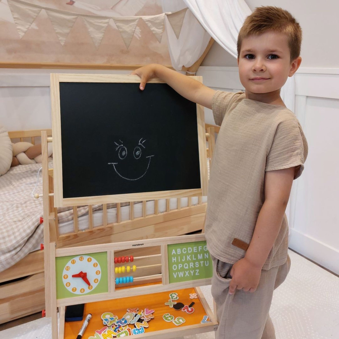 Grande quadro educativo de duas faces: magnético e quadro de giz - quadro de apagar a seco, de madeira