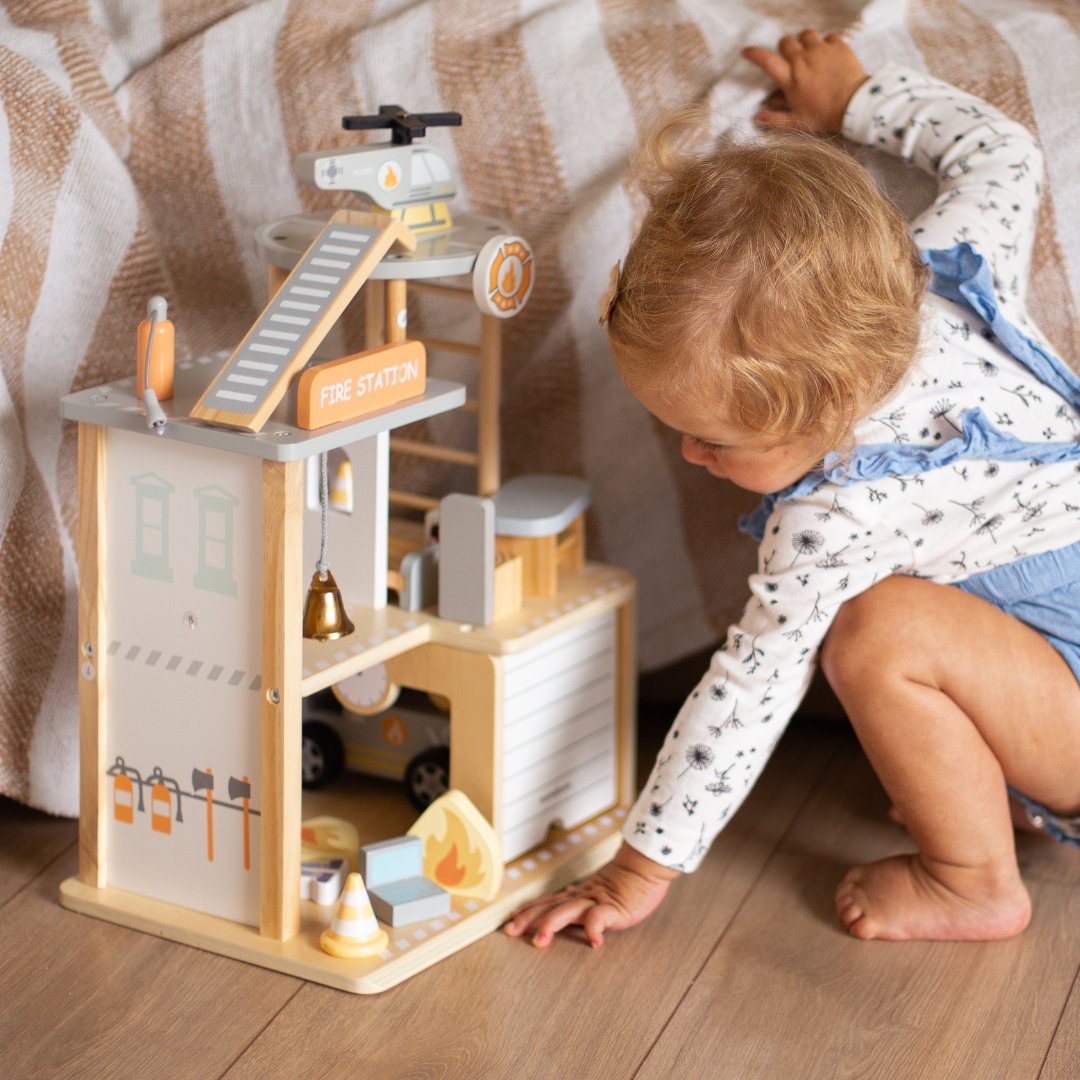 Quartel de bombeiros de madeira com acessórios, quartel de bombeiros