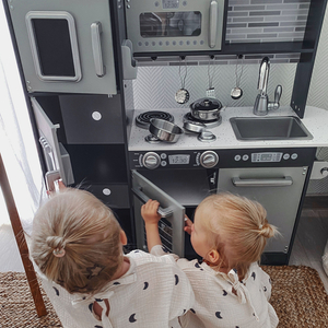 Cozinha XXL em madeira com iluminação LED, avental e acessórios