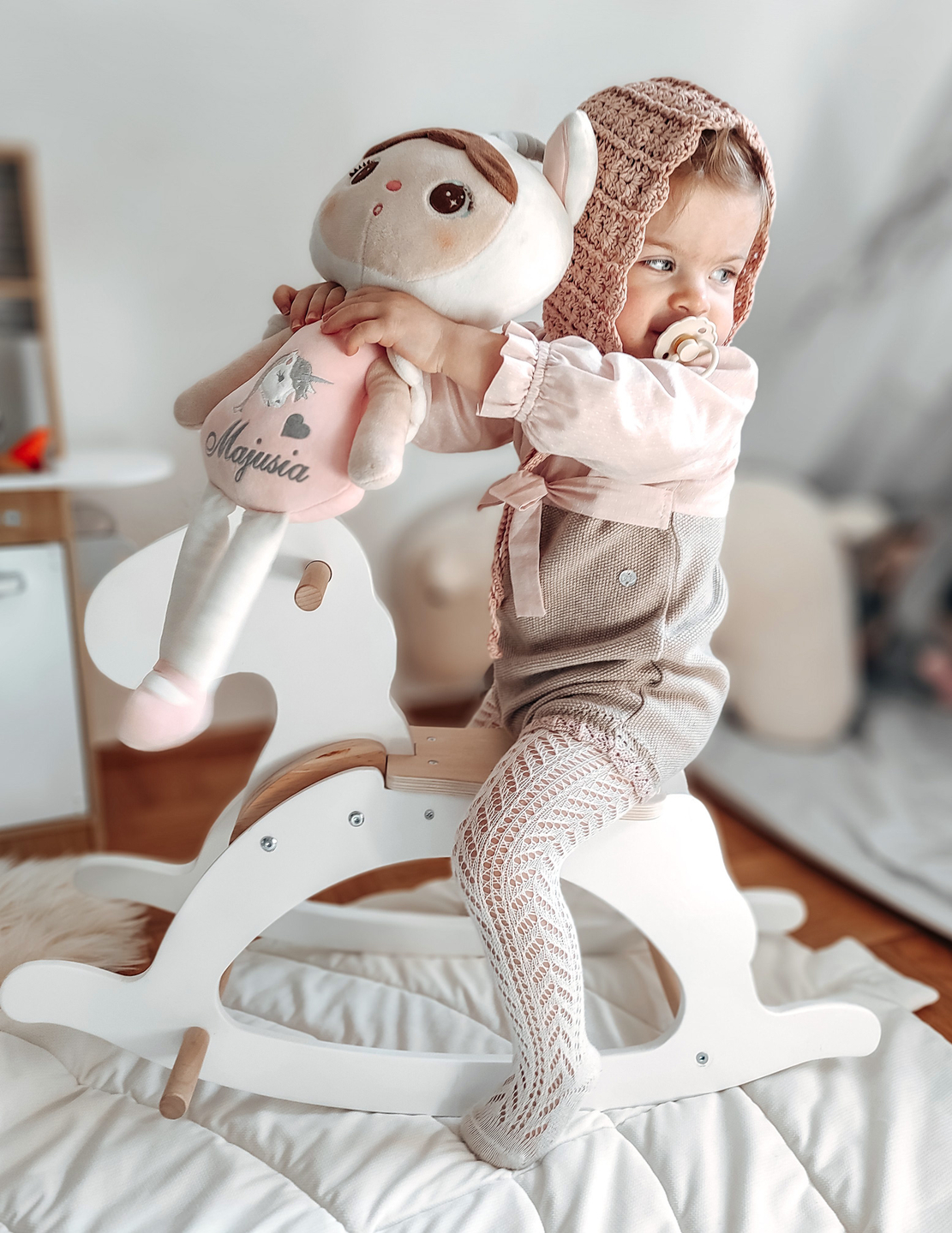 Cavalo de balanço de madeira - branco - a partir dos 12 meses