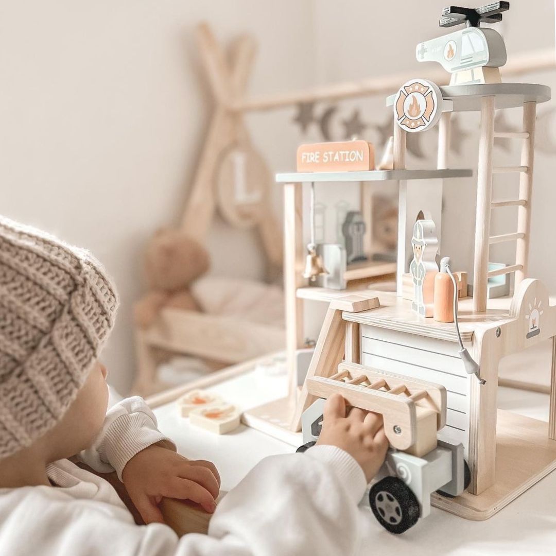 Quartel de bombeiros de madeira com acessórios, quartel de bombeiros