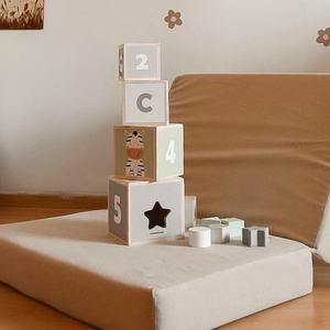 Torre de madeira - classificador de formas, números, alfabeto, animais