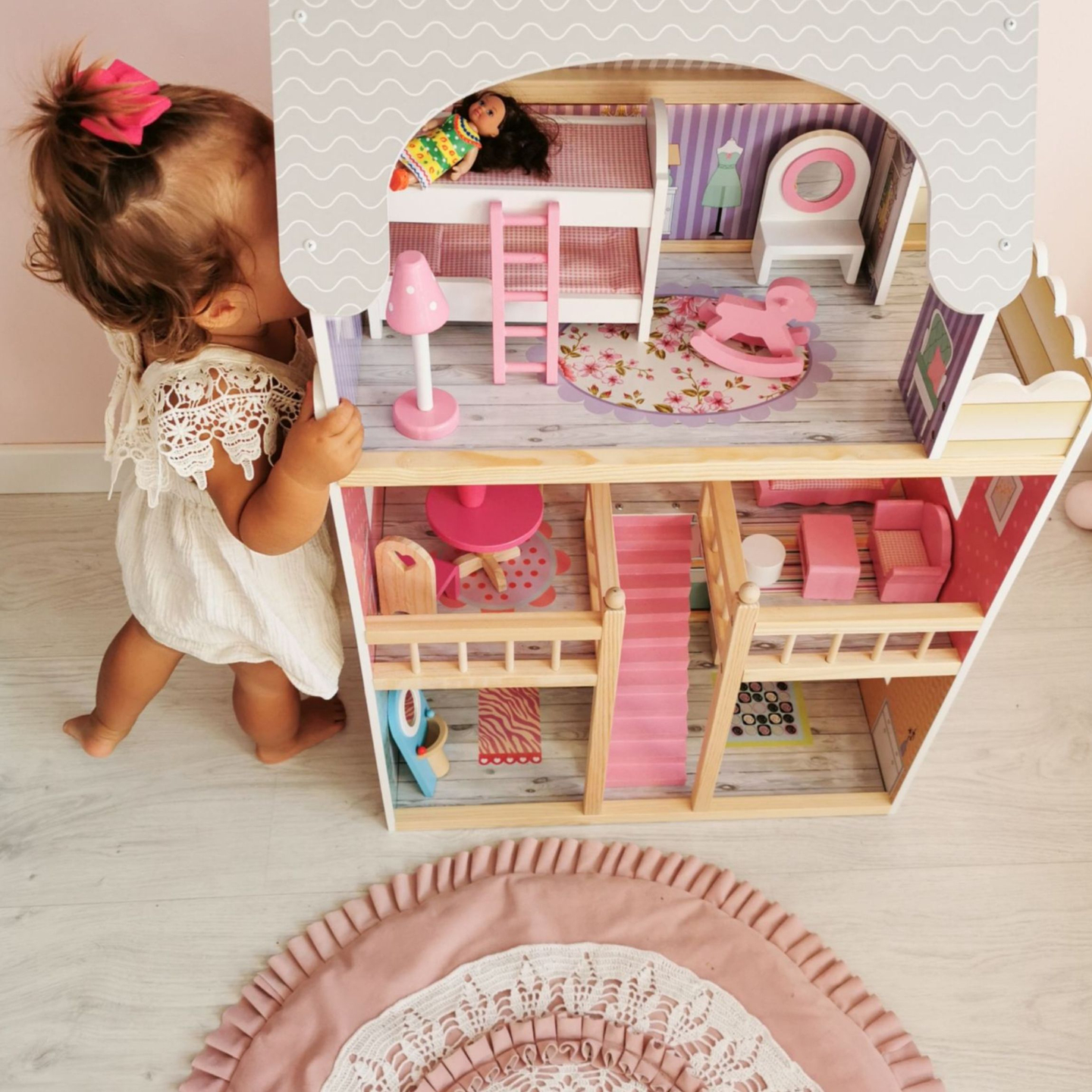 Grande casa de bonecas de madeira de 3 andares com terraço, conjunto de móveis e iluminação LED!
