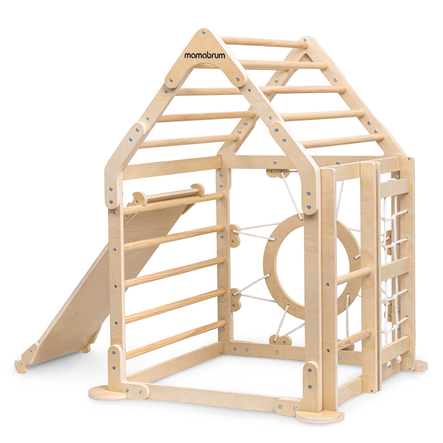 Playground interno de madeira para crianças - uma casa com escadas e um escorregador